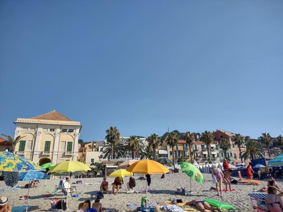 Silver Sands Finale Ligure - Traditional Apartment - 4 Beds & Terrace By The Beach 外观 照片