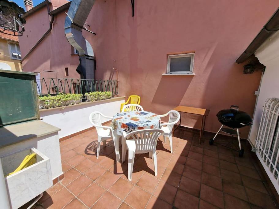 Silver Sands Finale Ligure - Traditional Apartment - 4 Beds & Terrace By The Beach 外观 照片