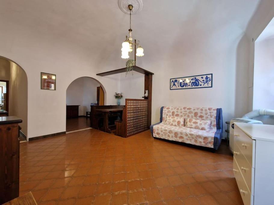 Silver Sands Finale Ligure - Traditional Apartment - 4 Beds & Terrace By The Beach 外观 照片