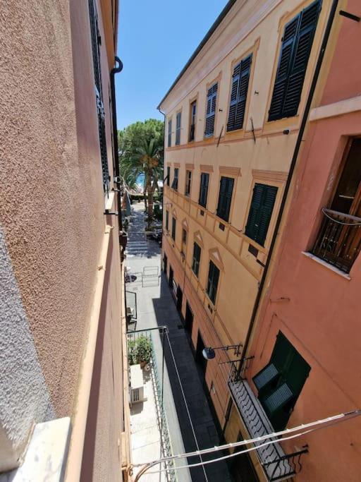 Silver Sands Finale Ligure - Traditional Apartment - 4 Beds & Terrace By The Beach 外观 照片