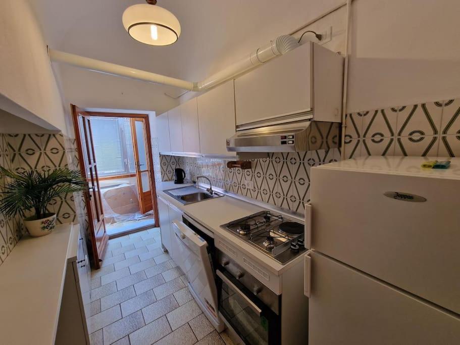 Silver Sands Finale Ligure - Traditional Apartment - 4 Beds & Terrace By The Beach 外观 照片